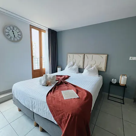 Domus Via Domitia Apartment *
